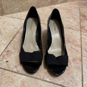 Ellen Tracy ET-IRIE black patent leather open toe wedges size 8.5 M
